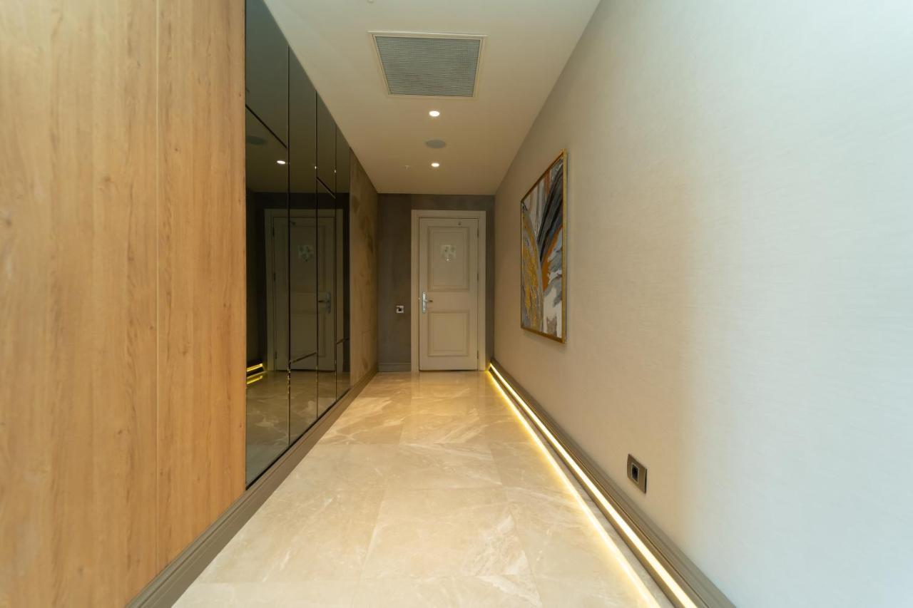 Lazzoni Hotel Istanbul Exterior foto A corridor in a private house