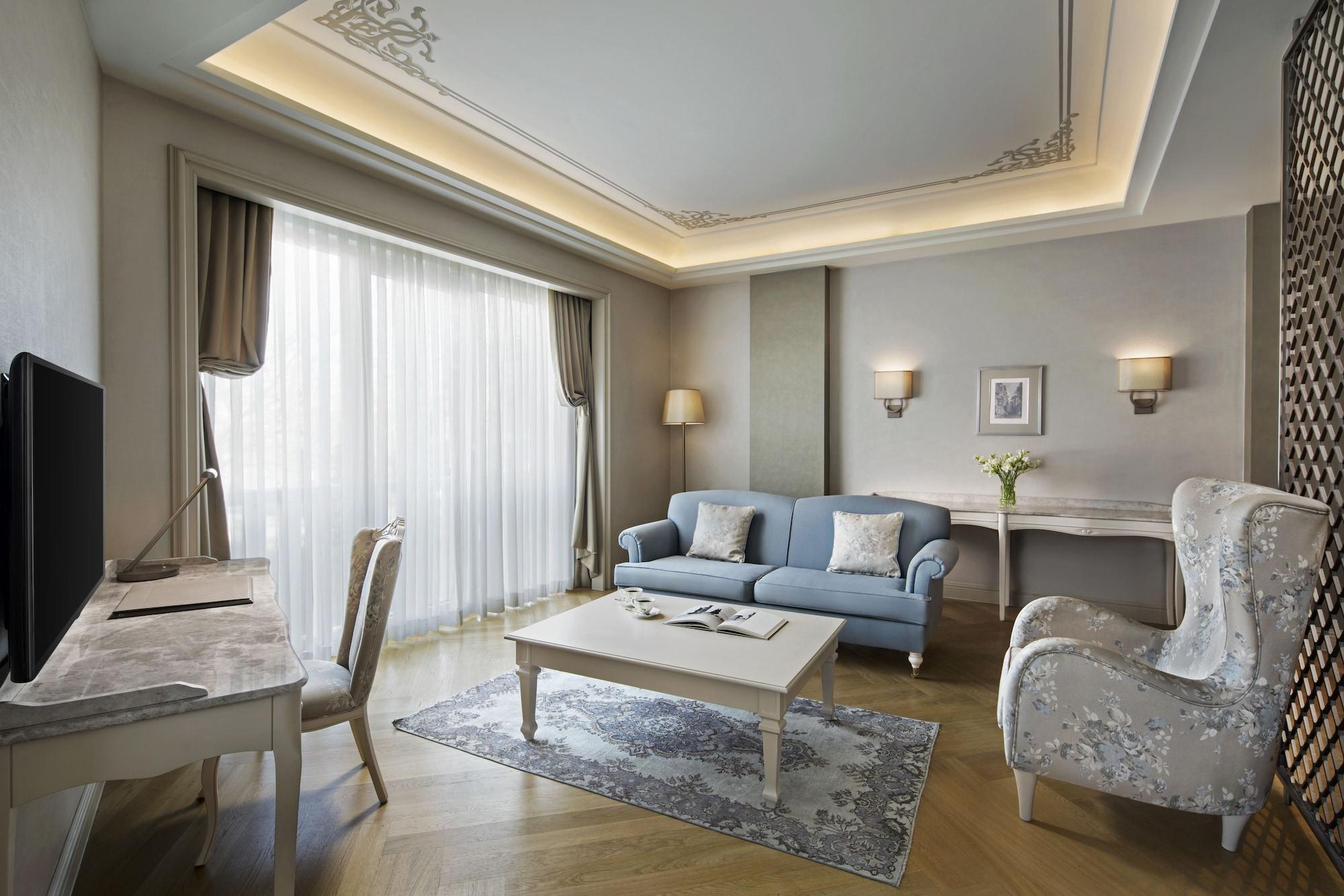 Lazzoni Hotel Istanbul Exterior foto A living room at the hotel