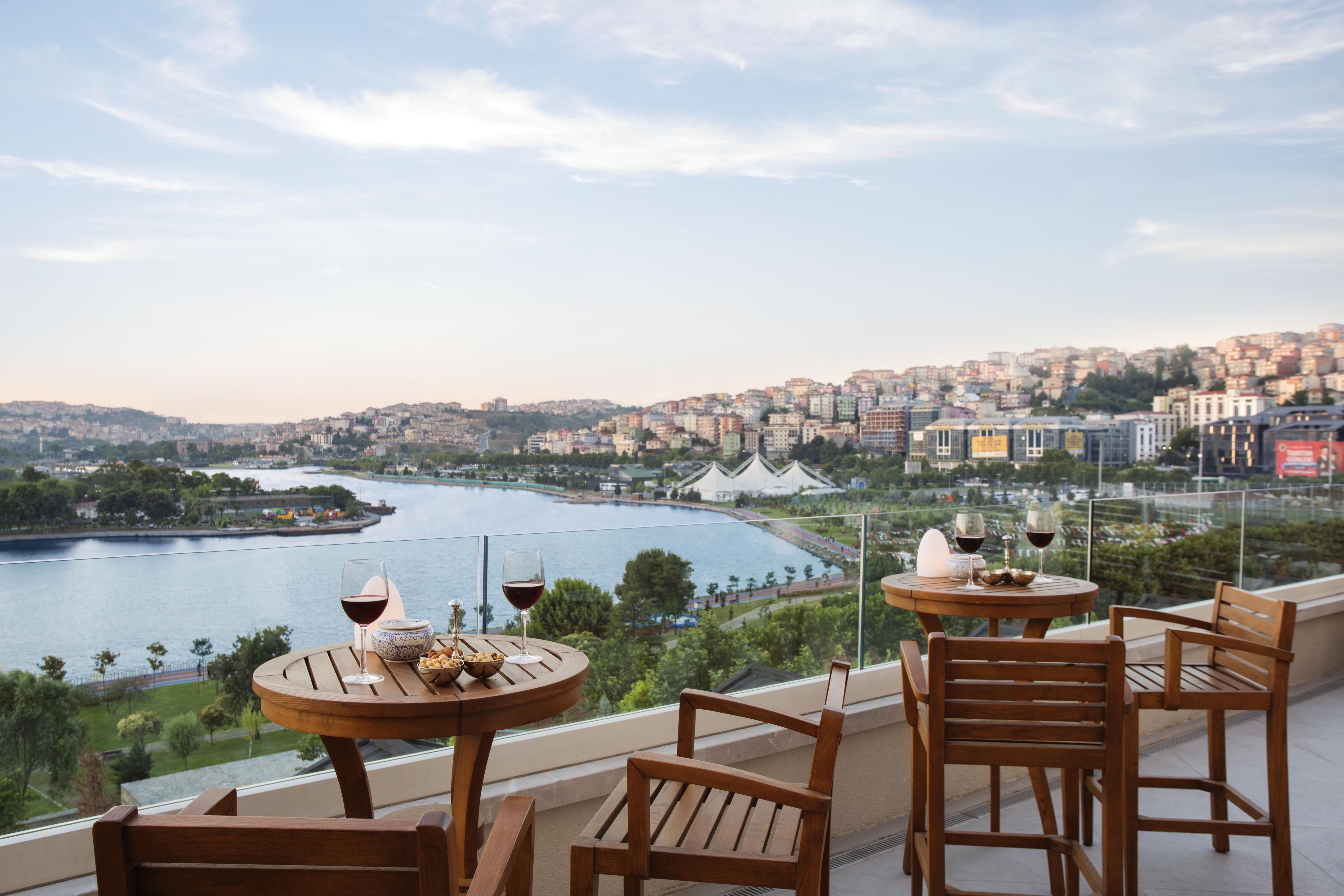 Lazzoni Hotel Istanbul Exterior foto View from the hotel