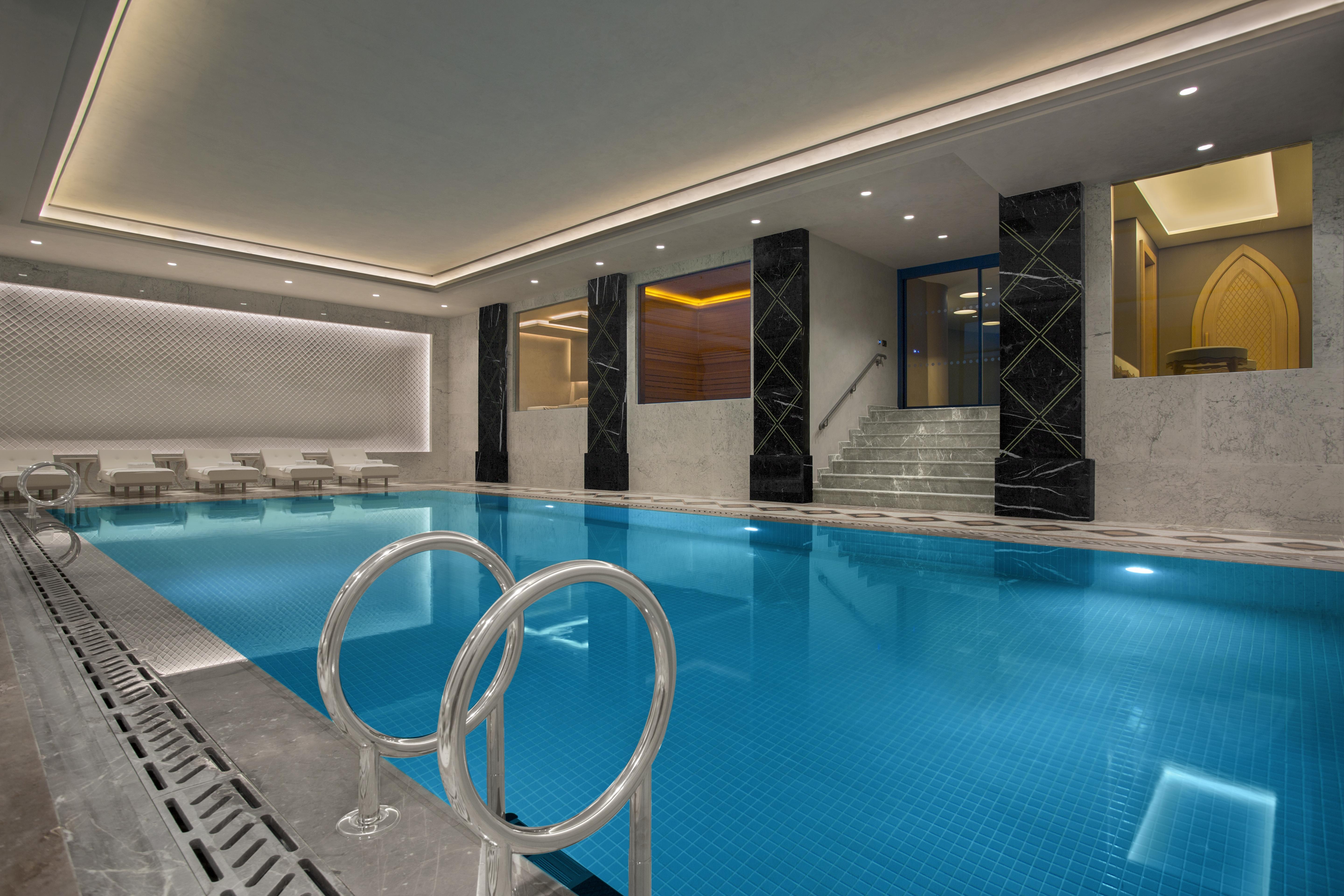 Lazzoni Hotel Istanbul Exterior foto The pool at the hotel