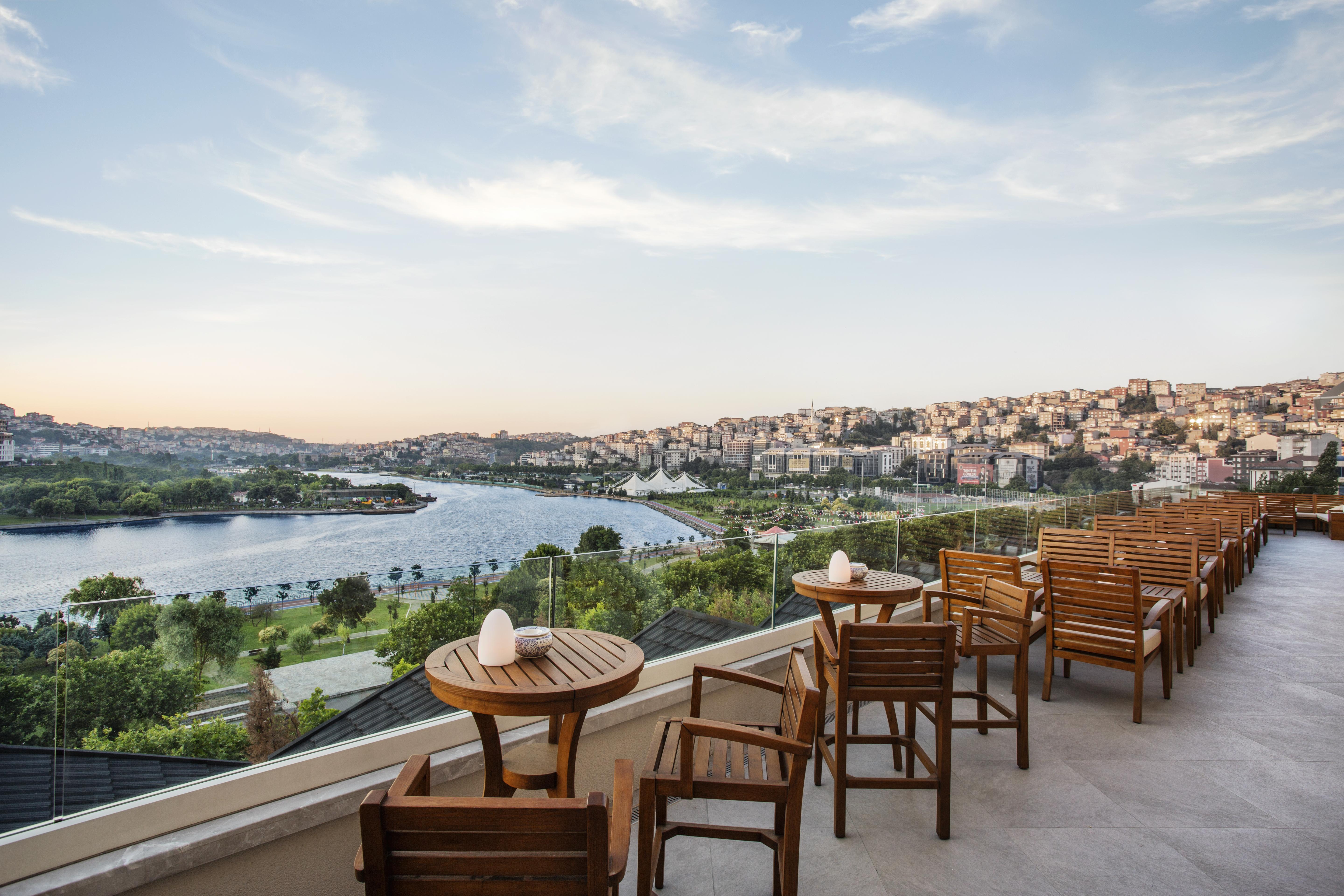 Lazzoni Hotel Istanbul Exterior foto View from the hotel's rooftop