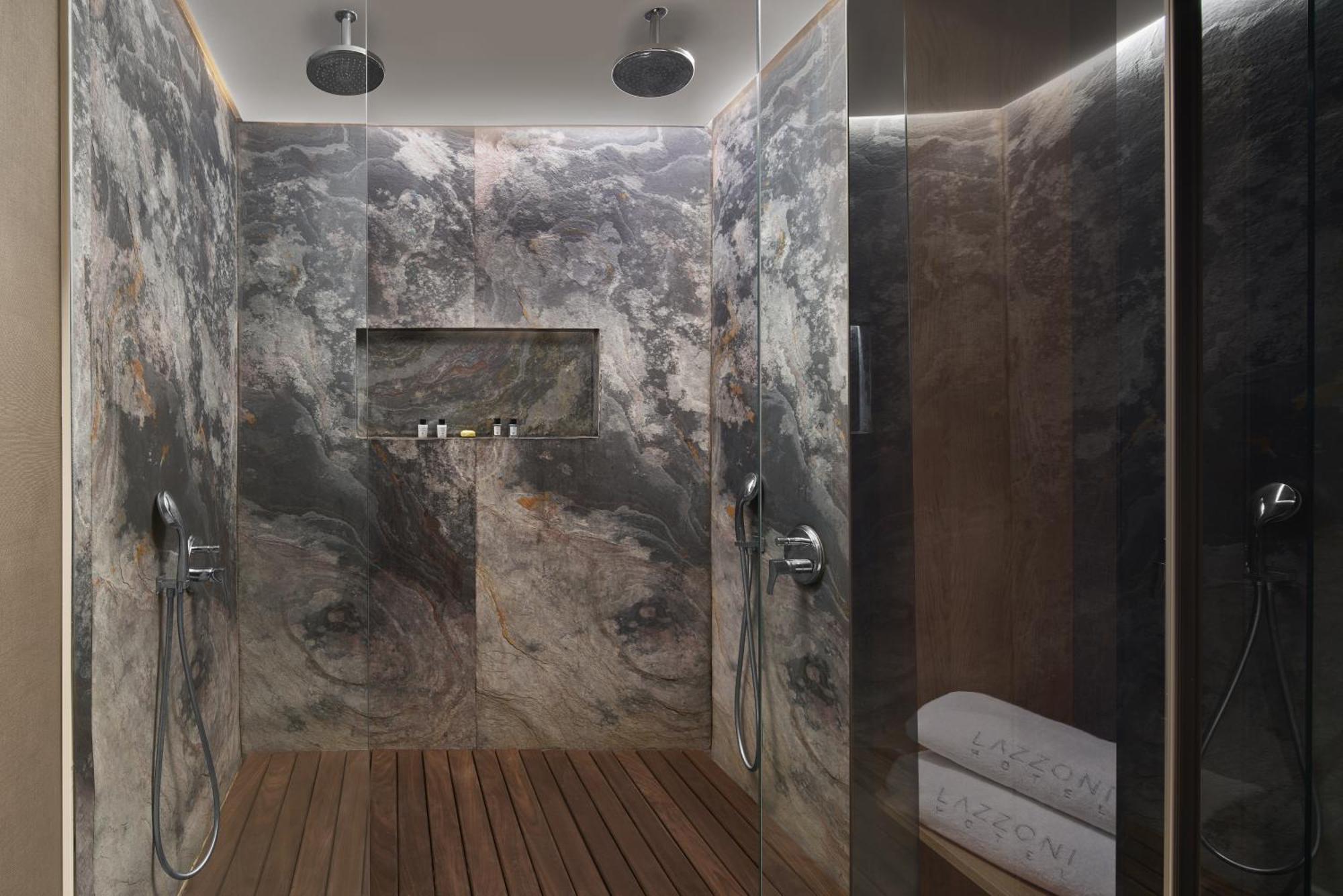 Lazzoni Hotel Istanbul Exterior foto A shower