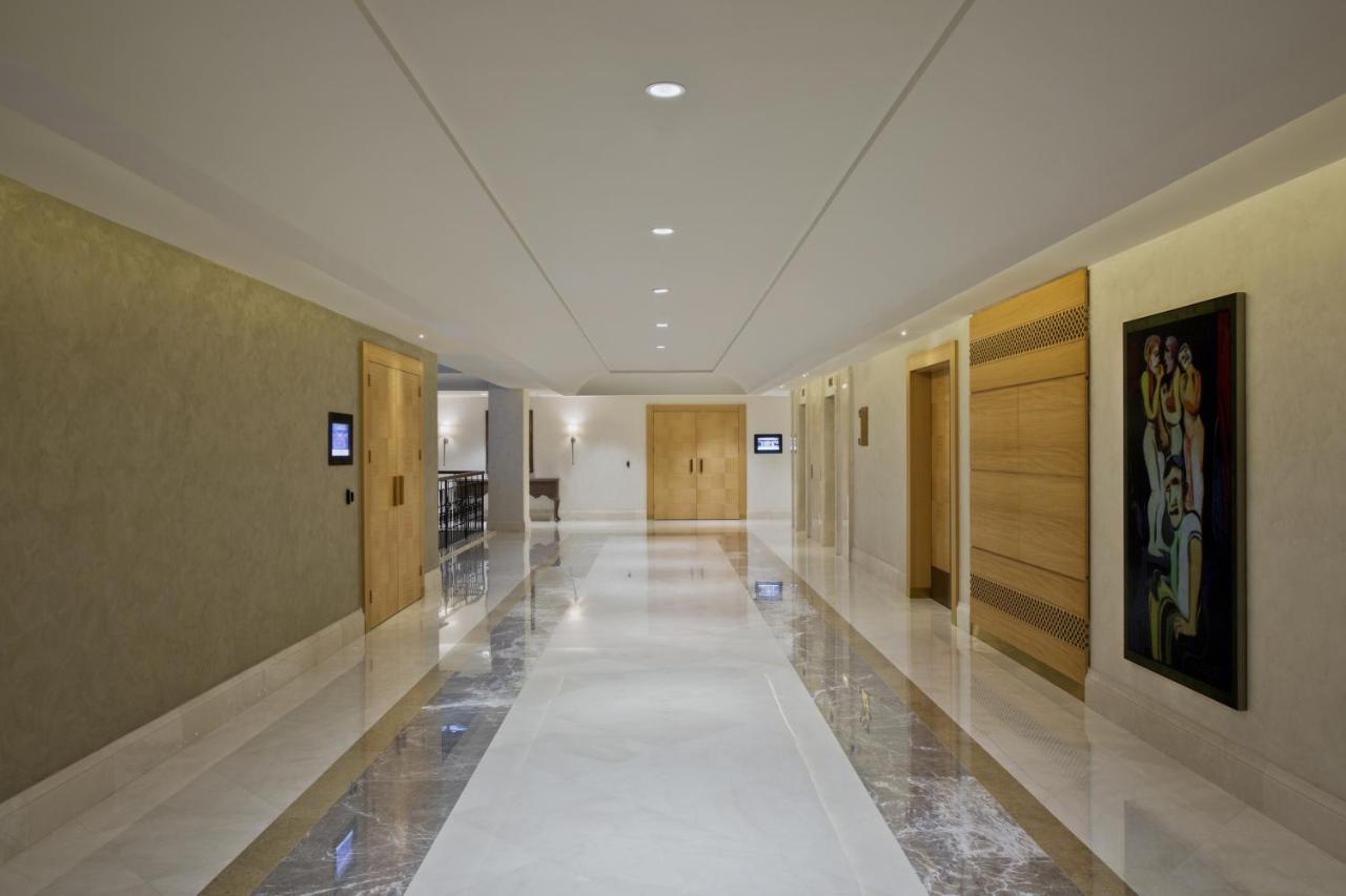 Lazzoni Hotel Istanbul Exterior foto A corridor at the hotel